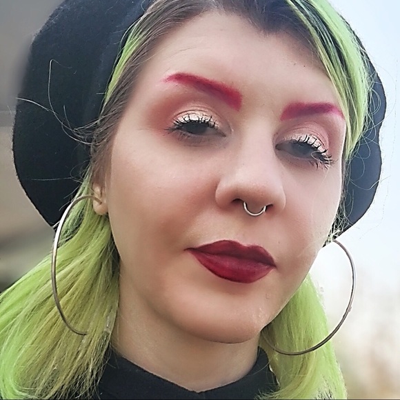 Meet your Posher, Bianca! 🖤🖤🖤 - Picture 5 of 7